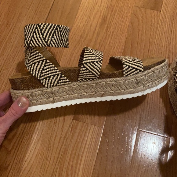 COPY - Steve Madden Kimmie - Picture 3 of 6